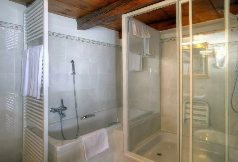 Deluxe Neljän Hengen Huone, Locanda Orelli