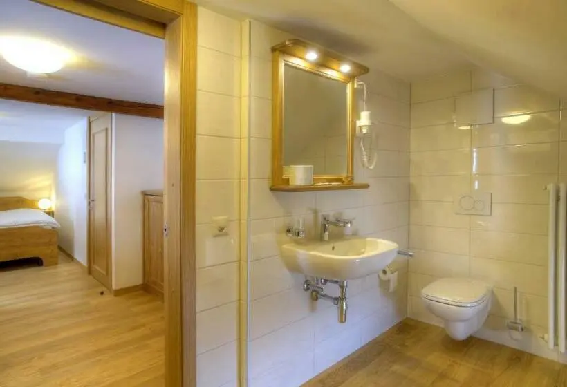 Standard Neljän Hengen Huone, Locanda Orelli