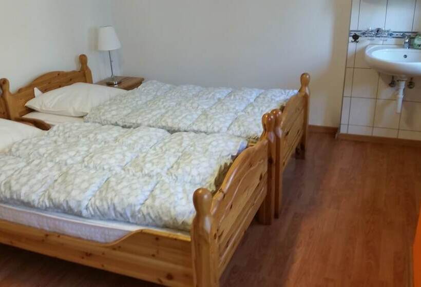 חדר מוזל מקלחת משותפת, Bellpark Hostel