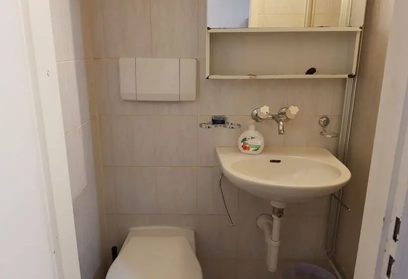 تختخواب در اتاق مشترک, Bellpark Hostel