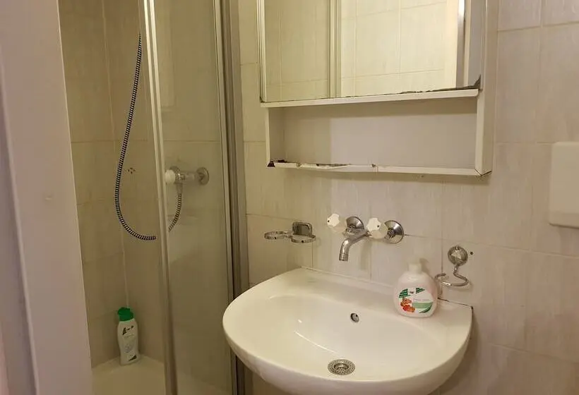 تختخواب در اتاق مشترک, Bellpark Hostel