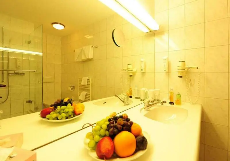 バルコニー付きスーペリアルーム, Country Wellnesshotel Bündnerhof
