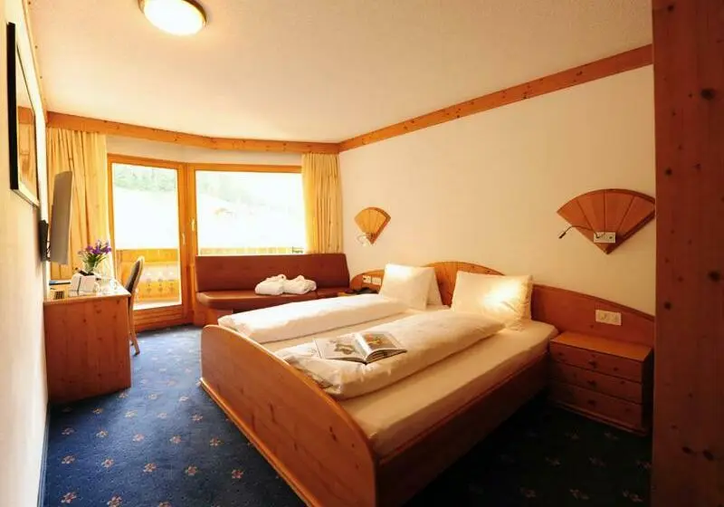 バルコニー付きスーペリアルーム, Country Wellnesshotel Bündnerhof