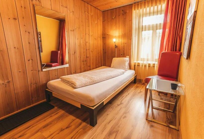 标准单人间, Curuna Hotel Garni B&b