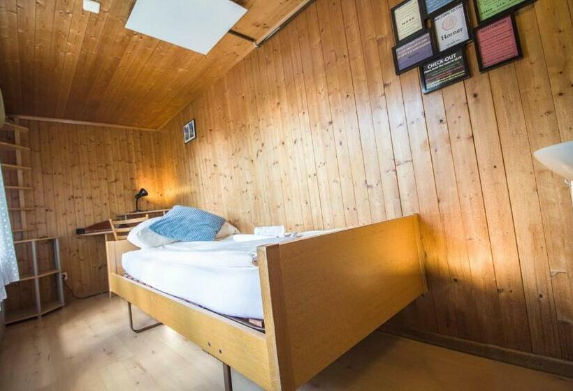 标准单人间共用浴室, Hornerpub