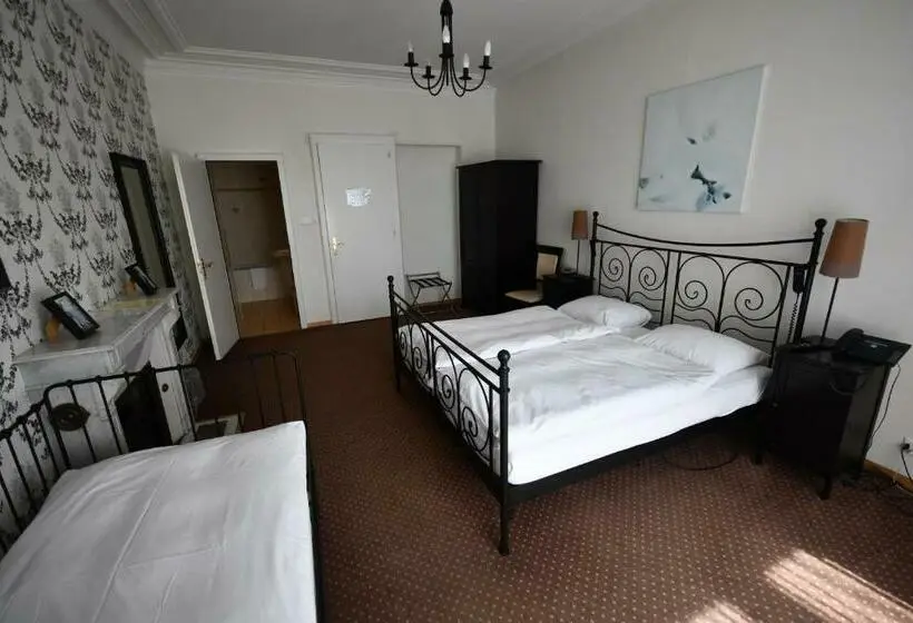 Standard Kolmen Hengen Huone, Splendid
