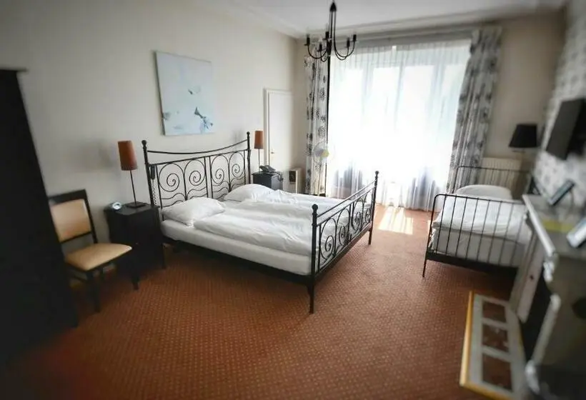 Standard Kolmen Hengen Huone, Splendid