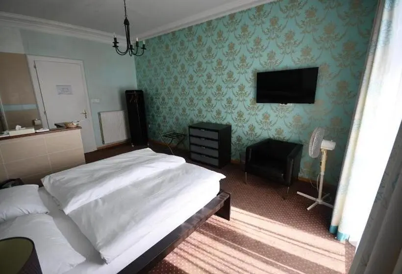 Standard Yhden Hengen Huone, Splendid