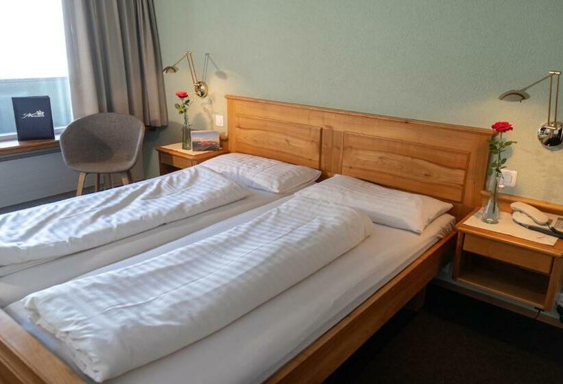 Номер Deluxe, Stump's Alpenrose