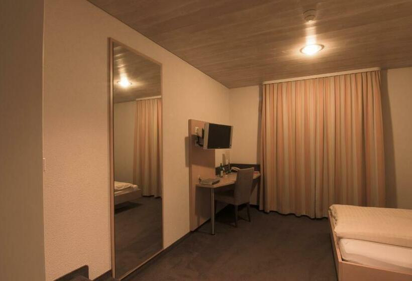 Номер Superior, Zum Goldenen Kreuz