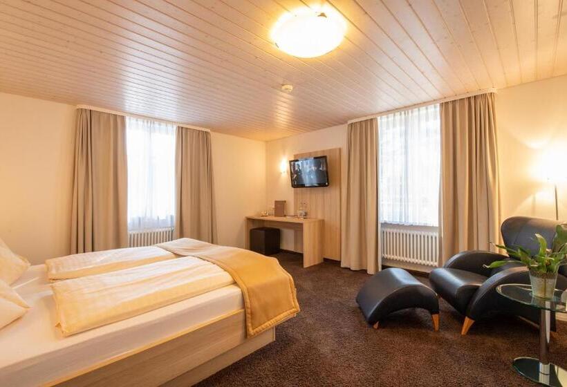 Номер Deluxe, Zum Goldenen Kreuz