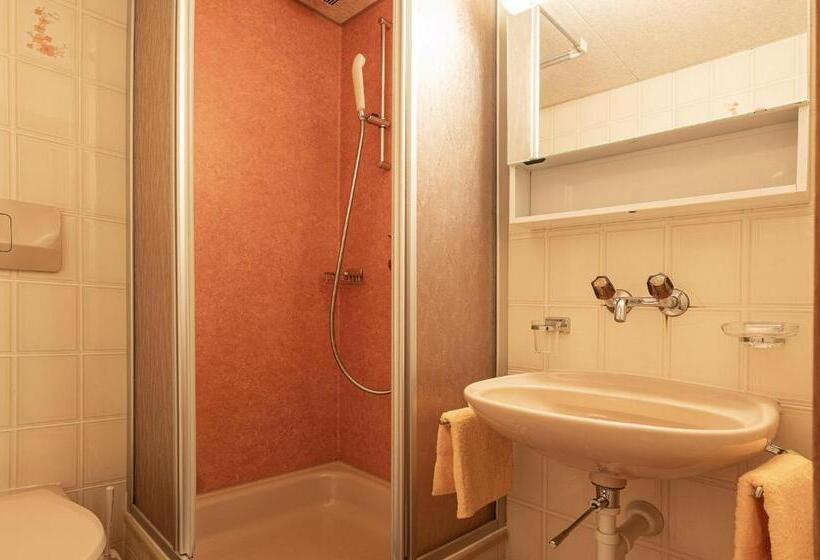 غرفة قياسية رباعية, Lehmann's Herberge Hostel