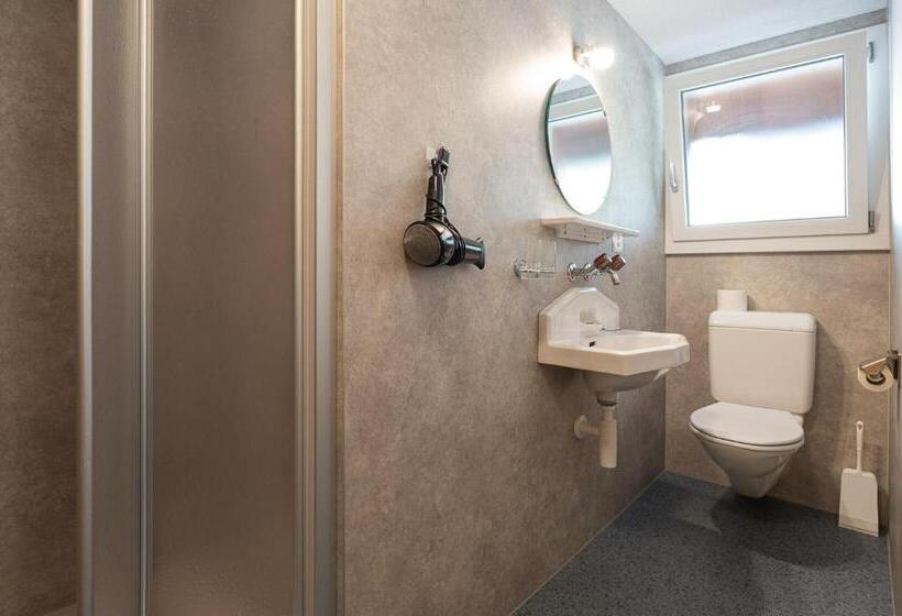 غرفة قياسية ثلاثية مزودة بشرفة, Lehmann's Herberge Hostel