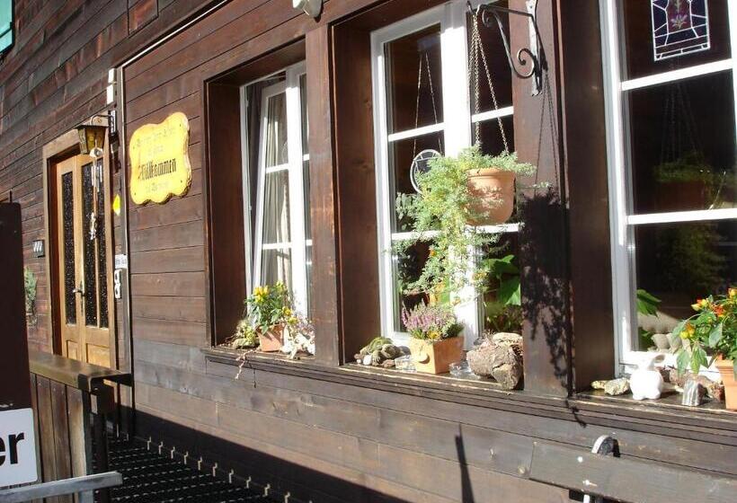 غرفة قياسية ثلاثية, Lehmann's Herberge Hostel