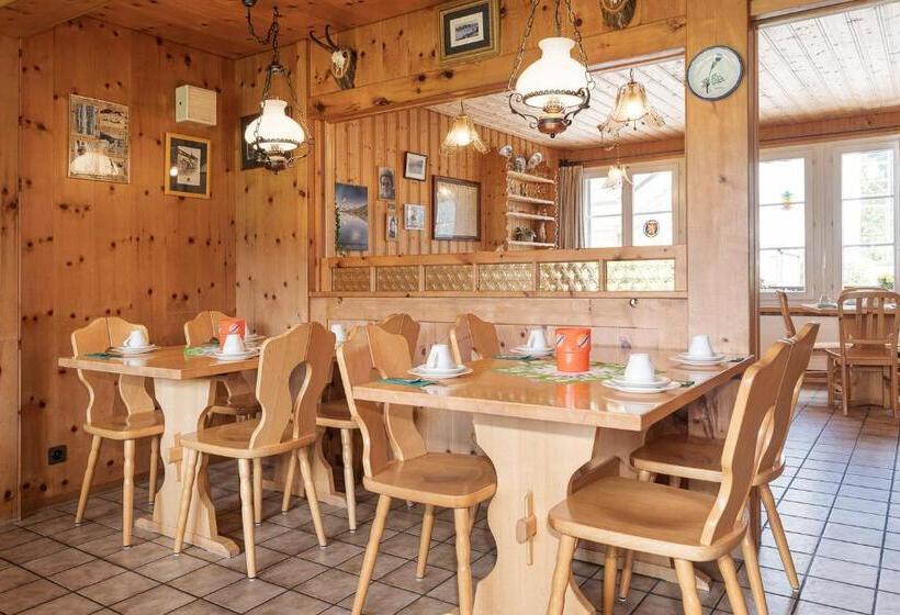 غرفة دور أخير, Lehmann's Herberge Hostel