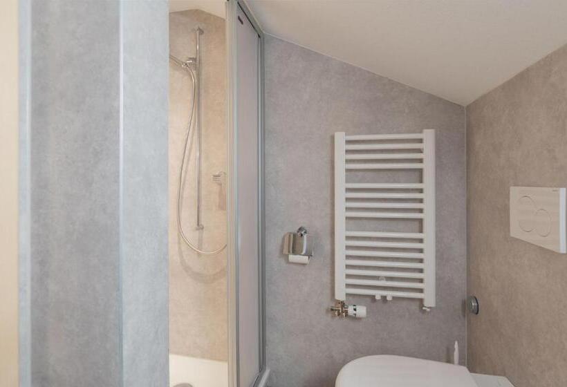 غرفة دور أخير, Lehmann's Herberge Hostel