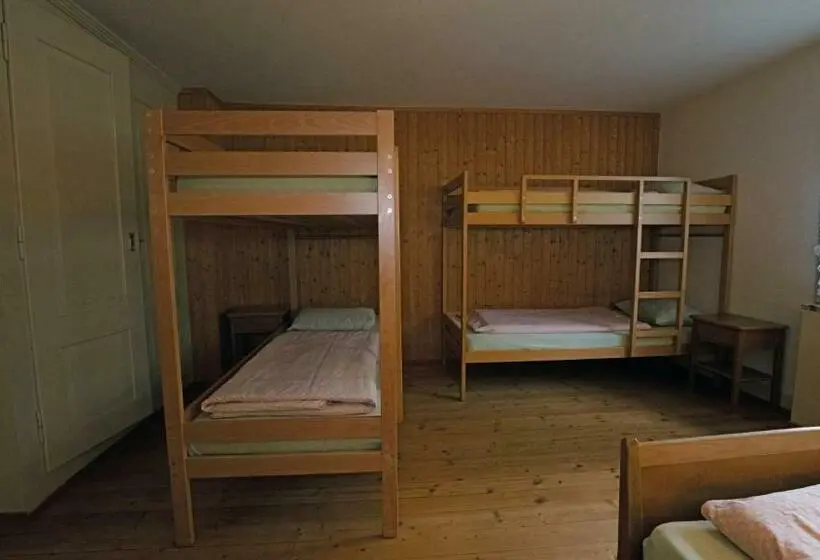 Vuode Makuusalissa, Leissigen Youth Hostel