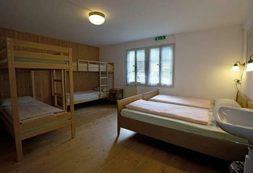 Vuode Makuusalissa, Leissigen Youth Hostel