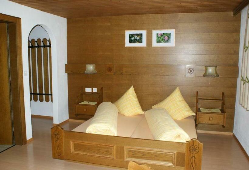 带阳台的高级房间, Sonnenhotel Soldanella Sonneck