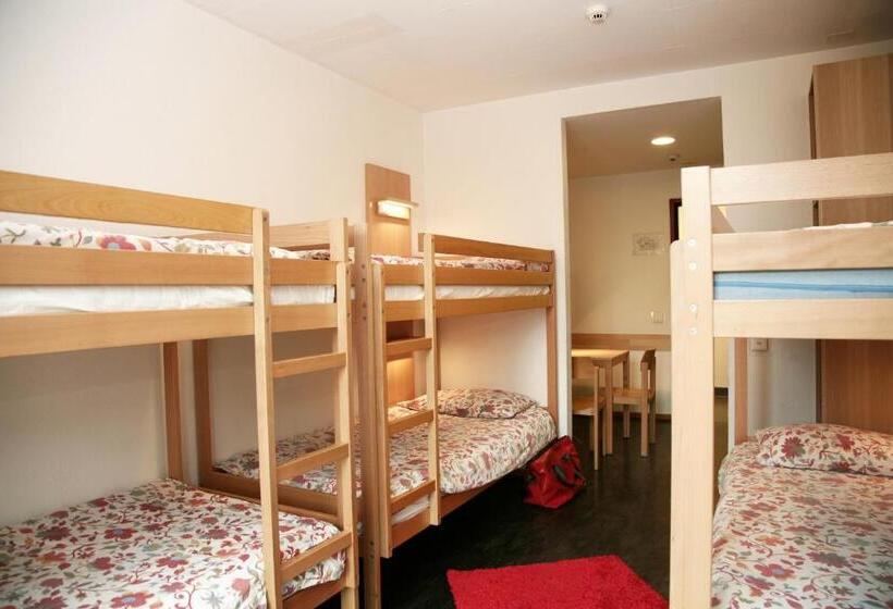 اتاق استاندارد با سرویس بهداشتی مشترک, Lugano Savosa Youth Hostel