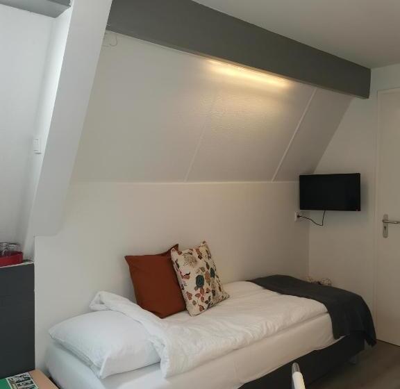 标准单人间, B&b Bovenweg