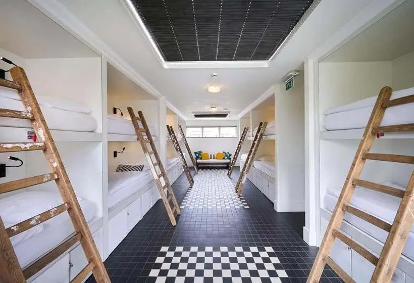 ルームシェアのワンベッド, Hello I M Local Boutique Hostel