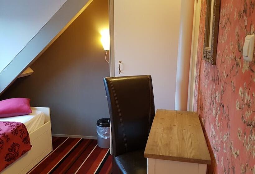 غرفة قياسية ثلاثية مزودة بتراس, De Vier Seizoenen