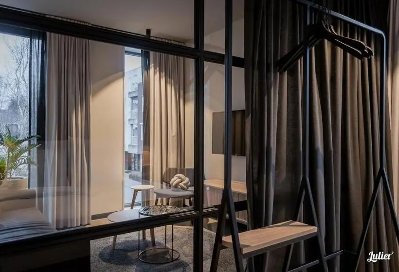 Habitación Estándar, Katoen