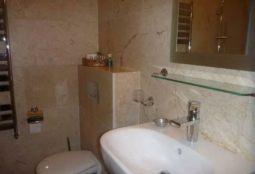 Sviitti, Suites Ambrosijn