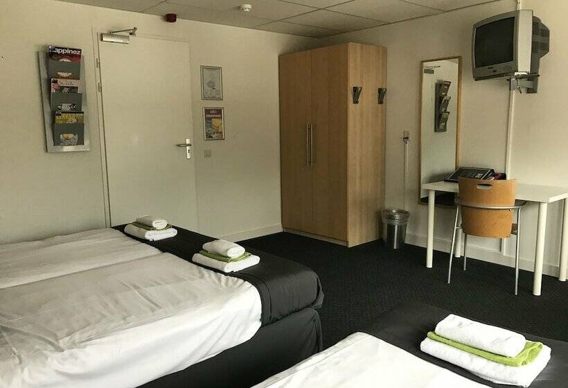 חדר סטנדרט לשלושה, Ter Stege