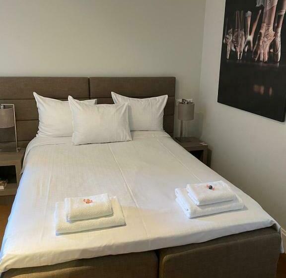 חדר בסיסי, Tres Boutique