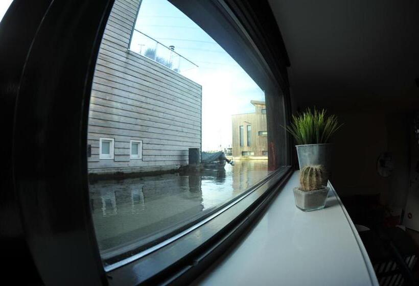 جناح جونيور, La Corte Sconta B&b