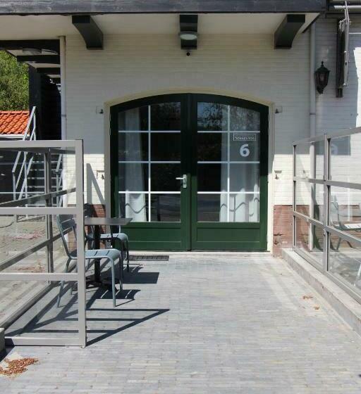 コンフォートルーム, Strandhotel Dennenbos