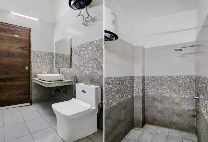 اتاق کلاسیک سه تخته, Oyo Flagship Hotel Snowden