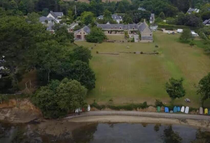 침실 4개 주택, Manoir De Kerat