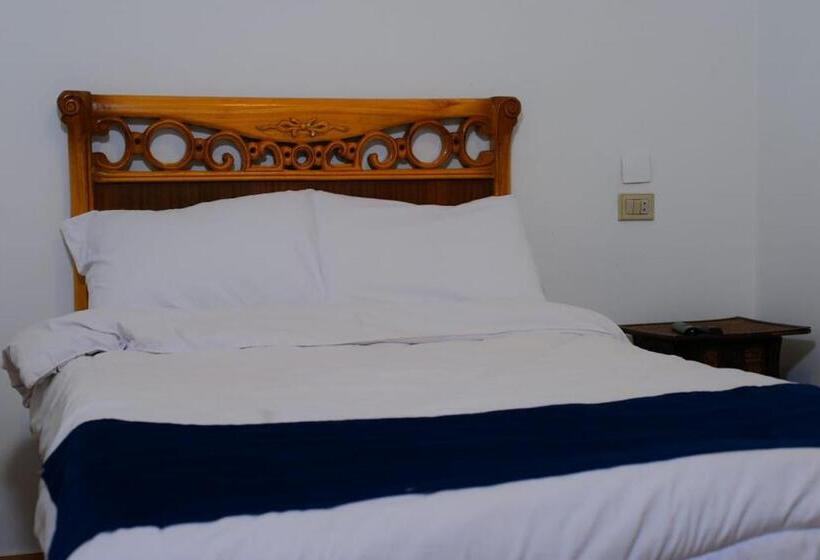 اتاق استاندارد با چشم‌انداز استخر, Hoppa Guest House