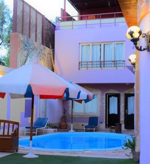 اتاق استاندارد با چشم‌انداز استخر, Hoppa Guest House