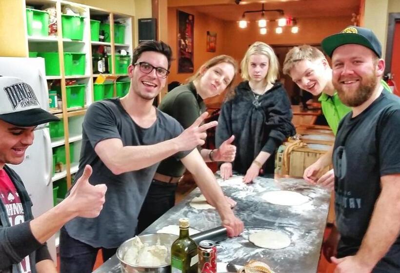 家庭房间共用浴室, Squamish Adventure Inn