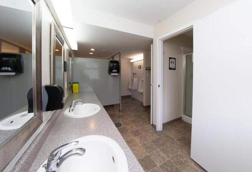 家庭房间共用浴室, Squamish Adventure Inn