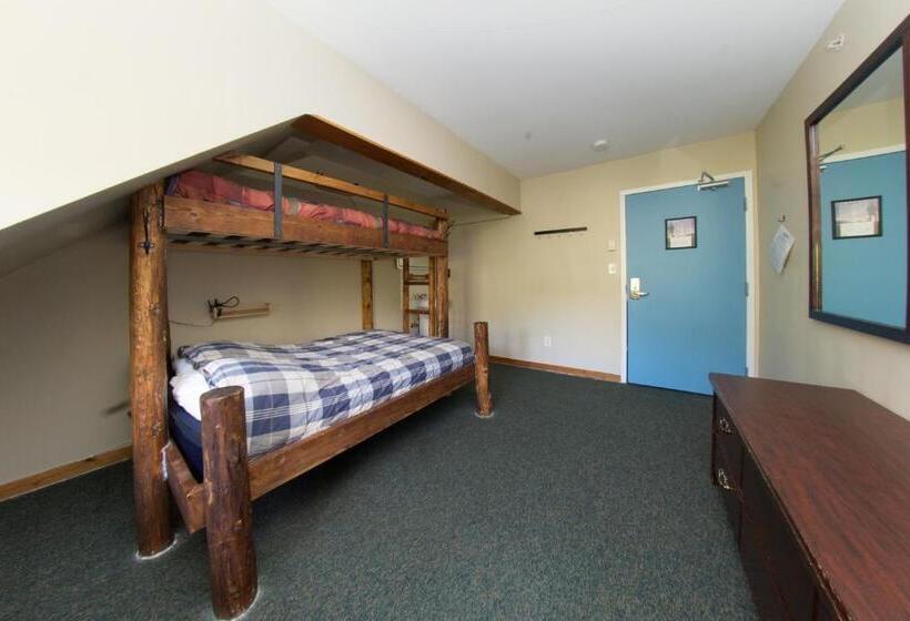 패밀리 룸 공용 욕실, Squamish Adventure Inn