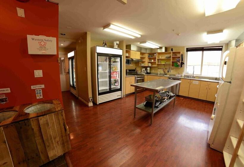 四人标准间, Squamish Adventure Inn