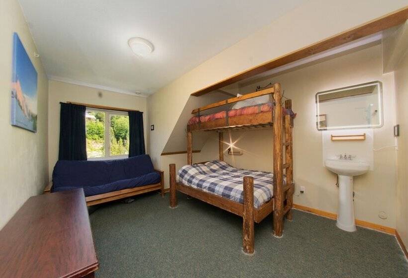 家庭房间共用浴室, Squamish Adventure Inn