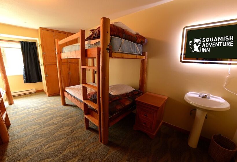 带共用卧室公用房间的床, Squamish Adventure Inn