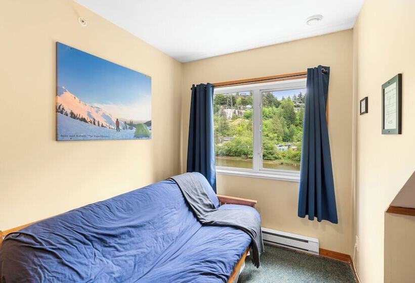 家庭房间共用浴室, Squamish Adventure Inn