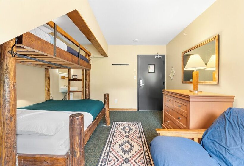 패밀리 룸 공용 욕실, Squamish Adventure Inn