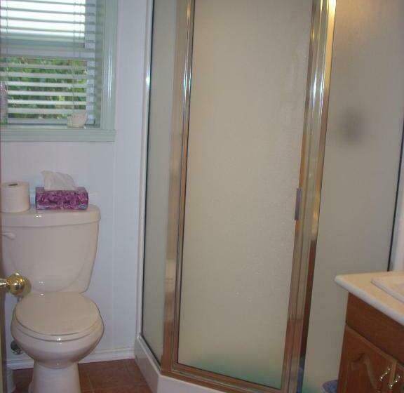 标准三人间, At Nautica Tigh Private Keypad Entrances