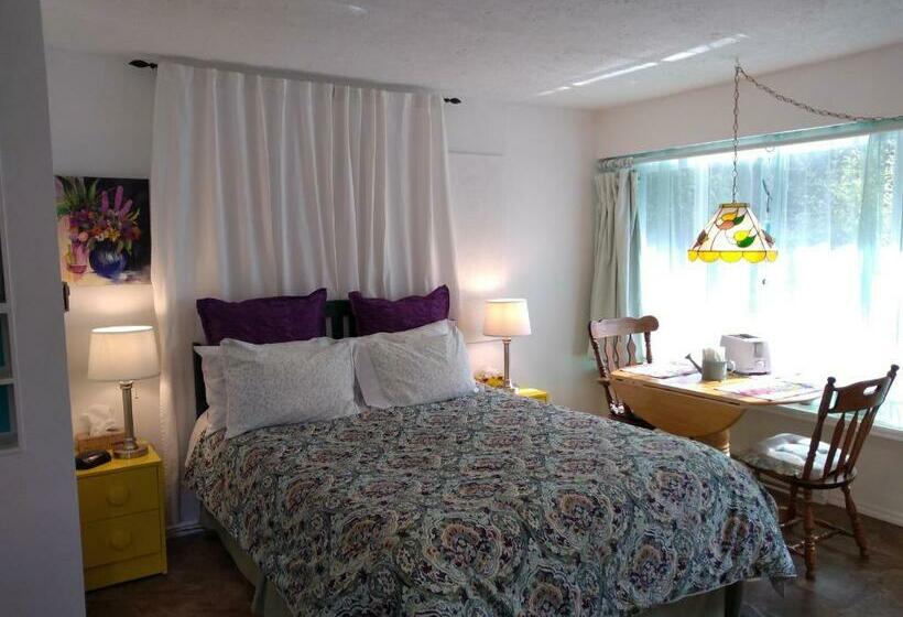 标准三人间, At Nautica Tigh Private Keypad Entrances