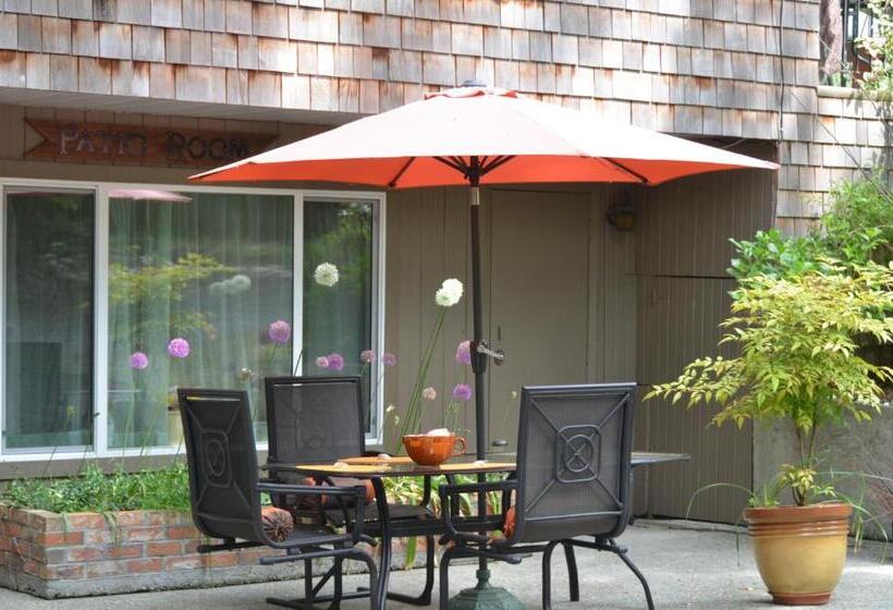 标准三人间, At Nautica Tigh Private Keypad Entrances