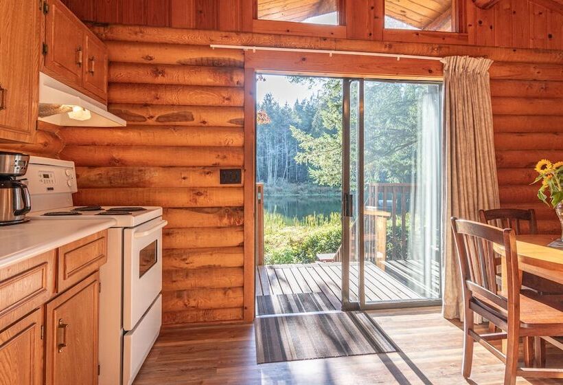 Хижина, Cusheon Lake Resort