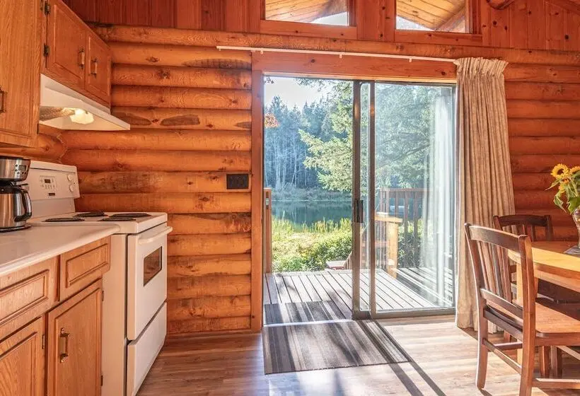 Maja/Mökki, Cusheon Lake Resort